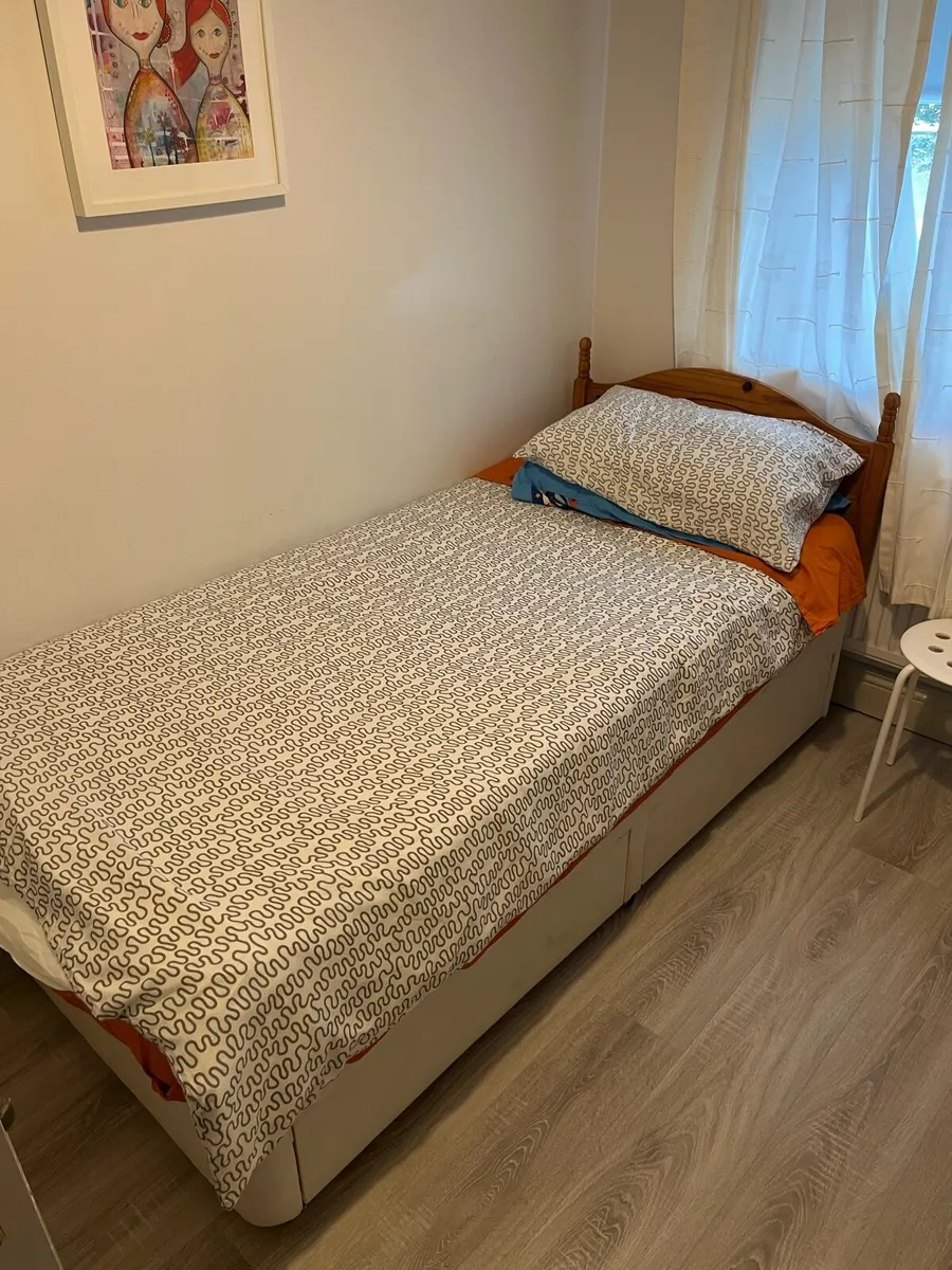 Single bed with drawers - Image 1
