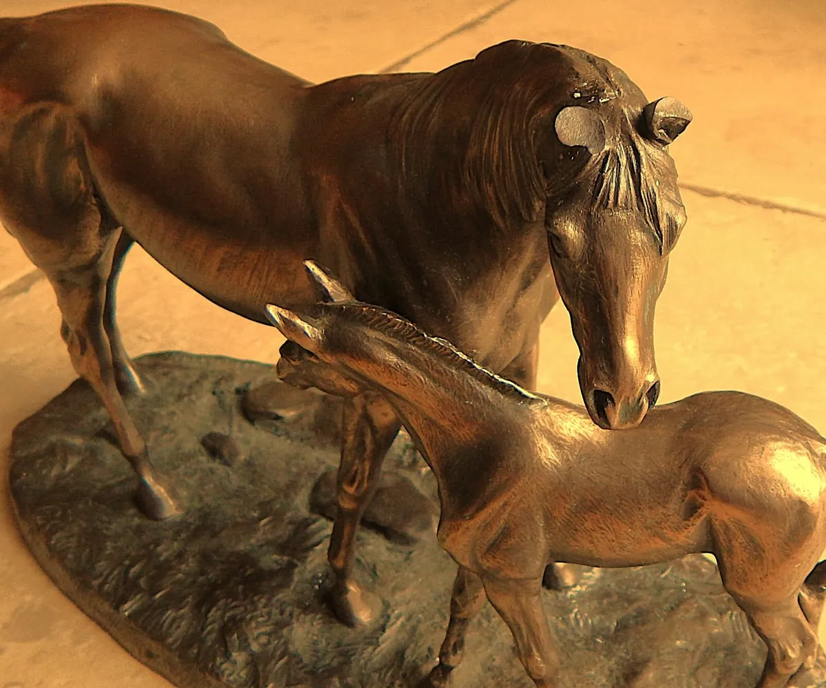 Vintage Genesis Fine Arts Figurine of Mare & Foal - Image 4