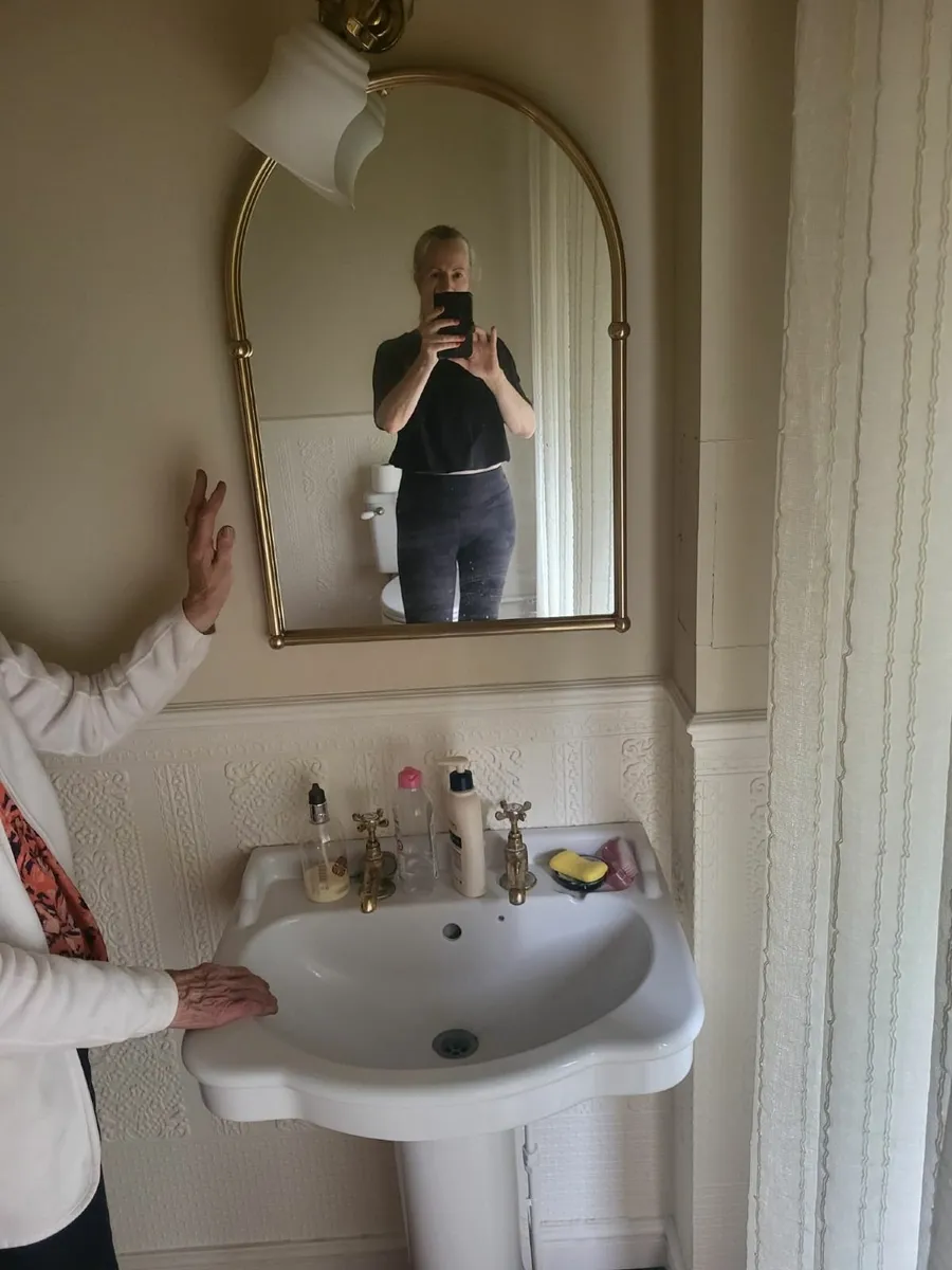 Brass mirror - Image 1