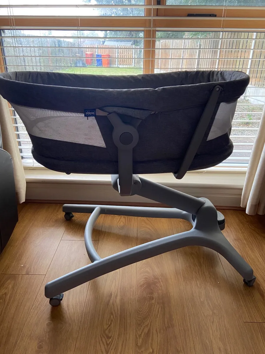 Chicco, baby crib and seat - Image 1