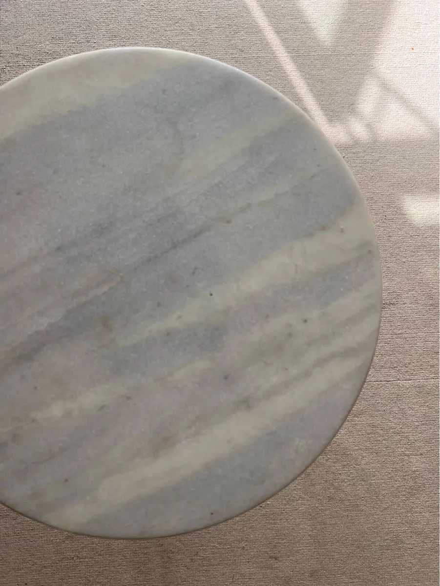 Marble and brass side table - Image 2