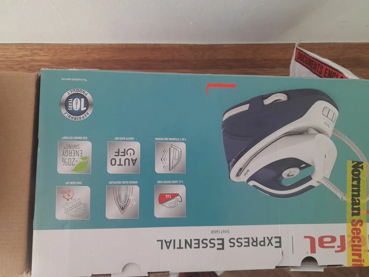 Steam iron - Image 2