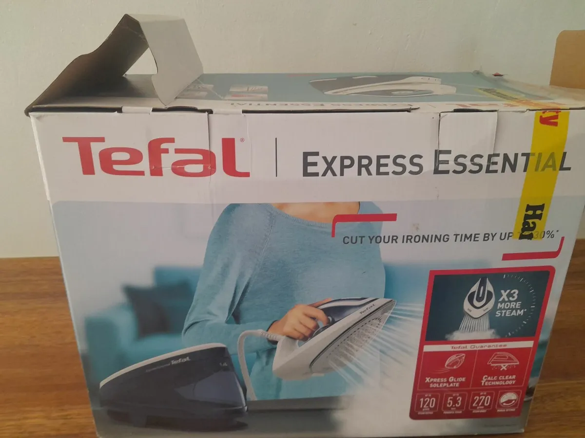 Steam iron - Image 1