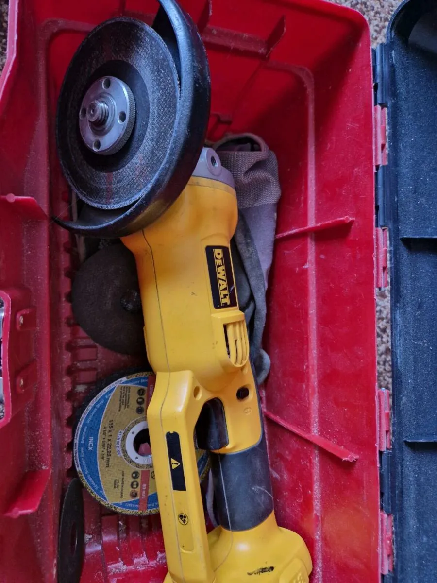 Dewalt 18v angle grinder - Image 2