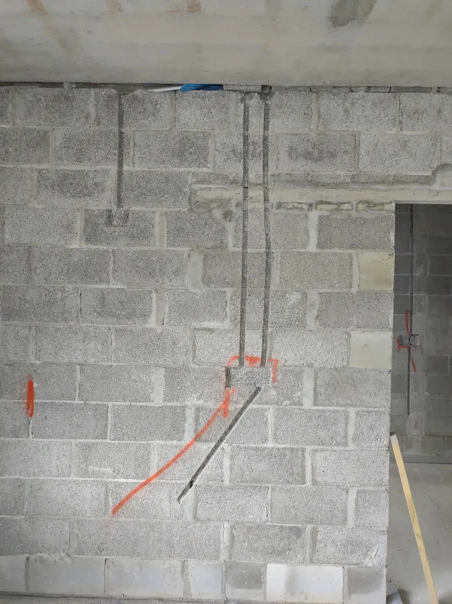 Cutting the wall - Image 1