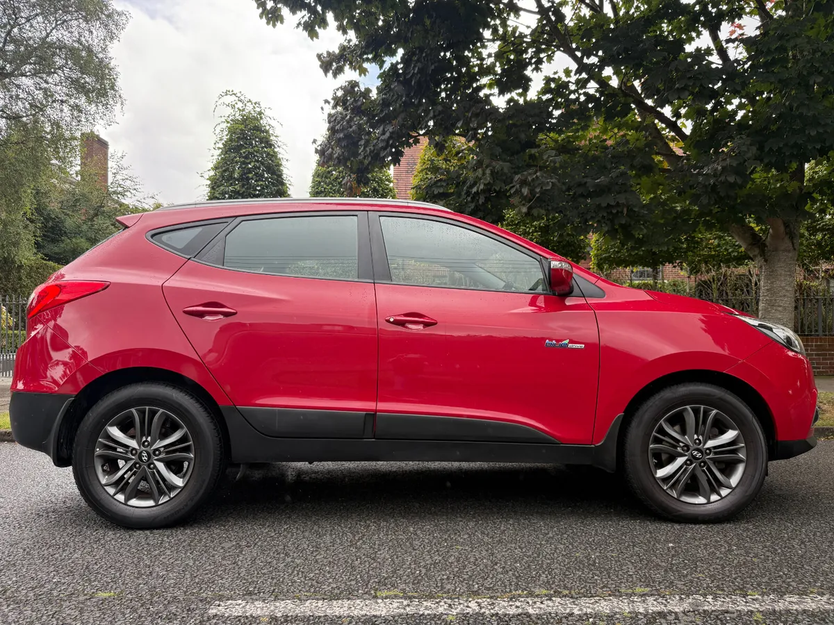 Stunning Young  Executive Hyundai ix35 2015 - Image 3