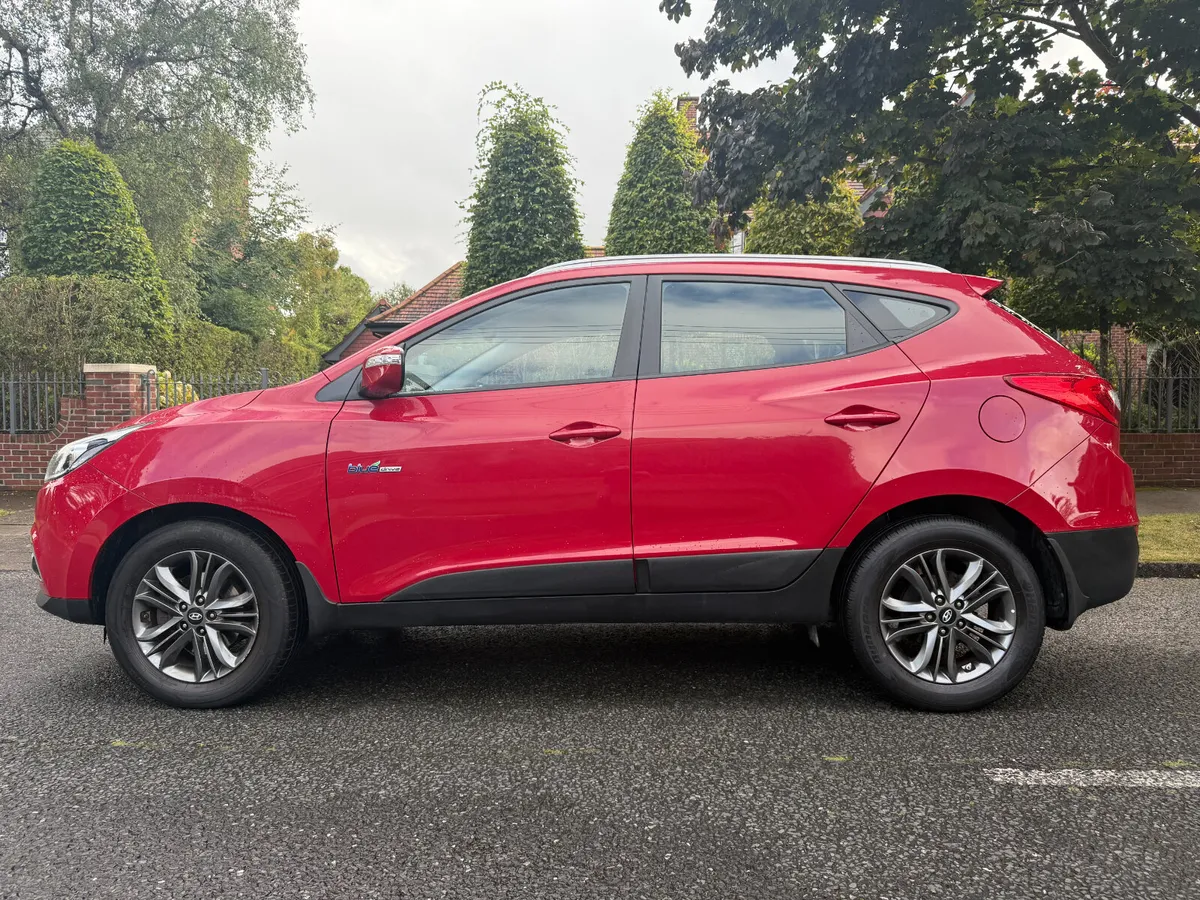 Stunning Young  Executive Hyundai ix35 2015 - Image 4
