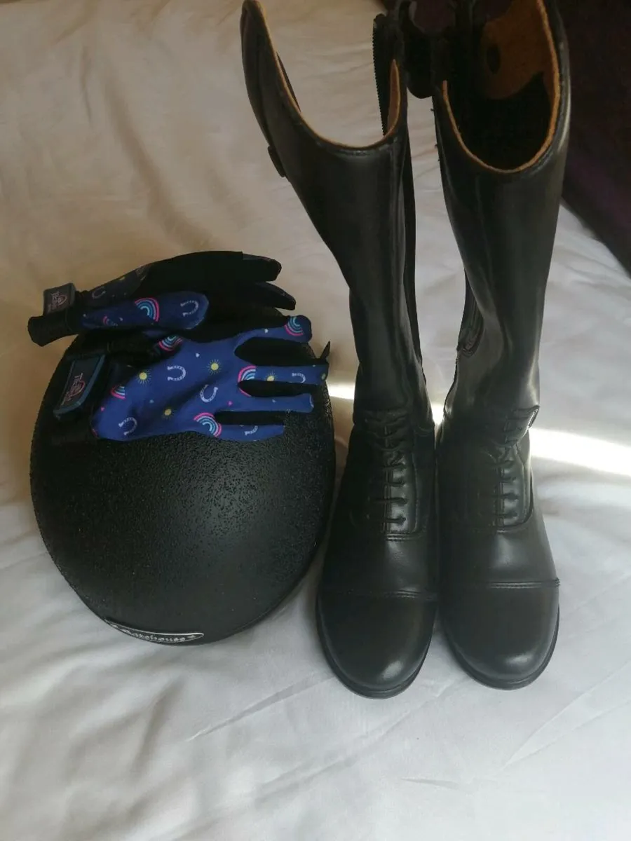 Equestrian boots helmet gloves - Image 1