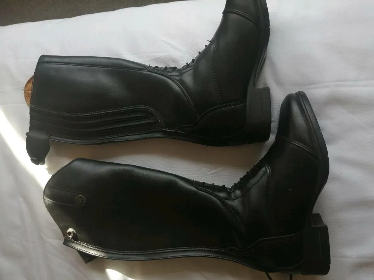 Equestrian boots helmet gloves - Image 2