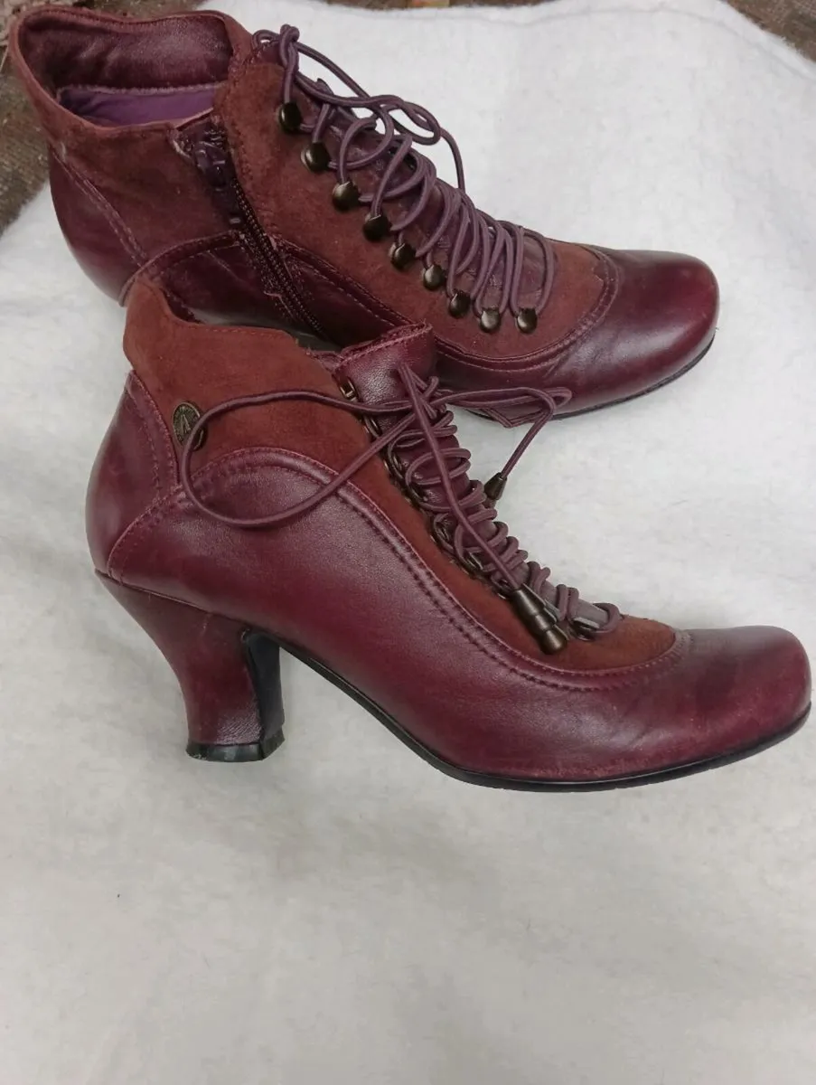 Beautiful hush puppies boots vintage size 5 - Image 1