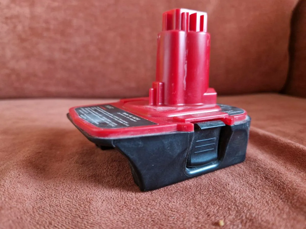 Dewalt 18v adaptor - Image 1