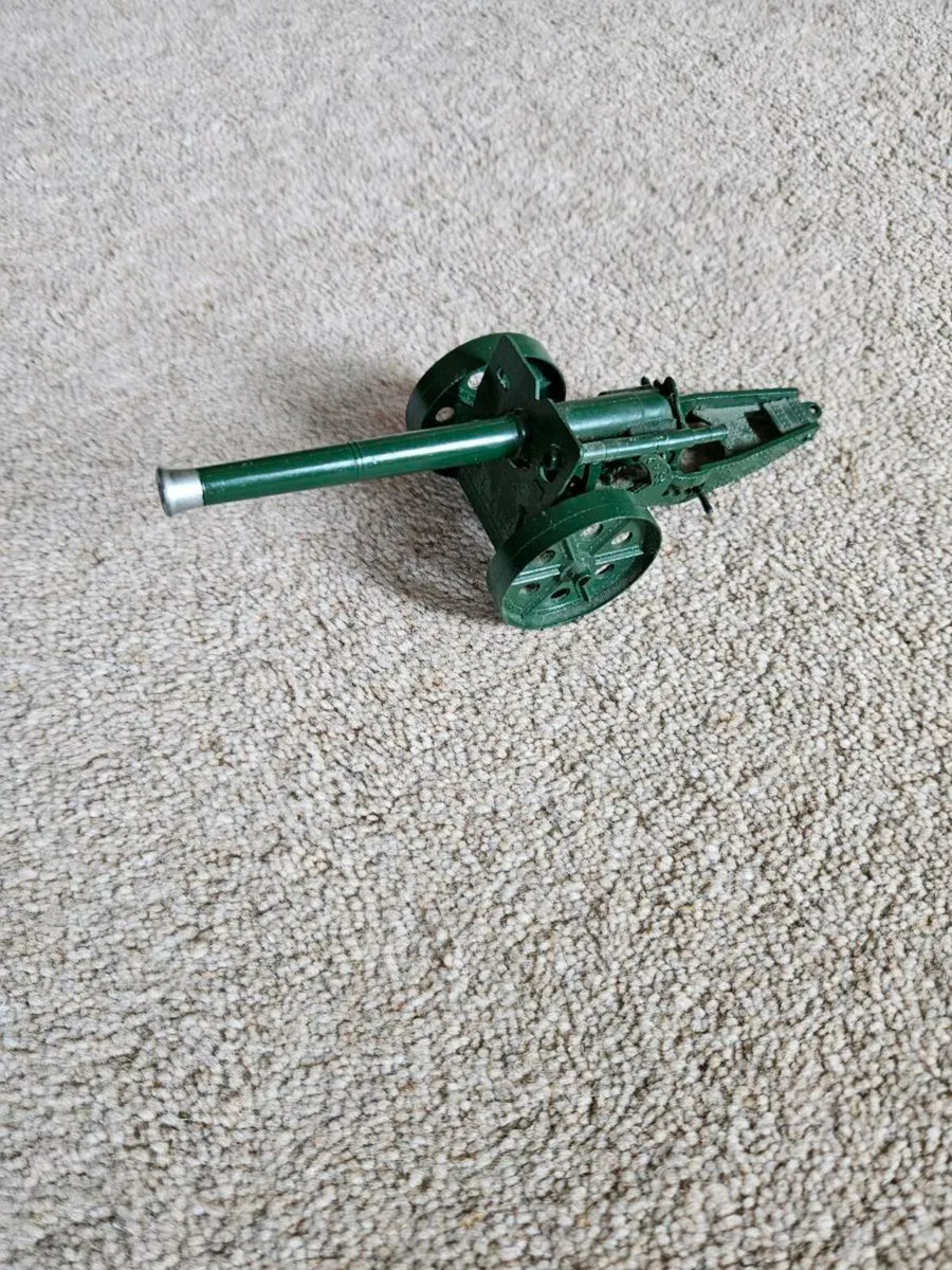 Britain's 1950's WW1 Artillery Piece - Image 1