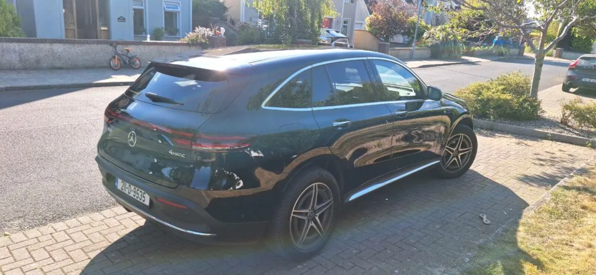 2021 Mercedes-Benz EQC 400 - Image 4