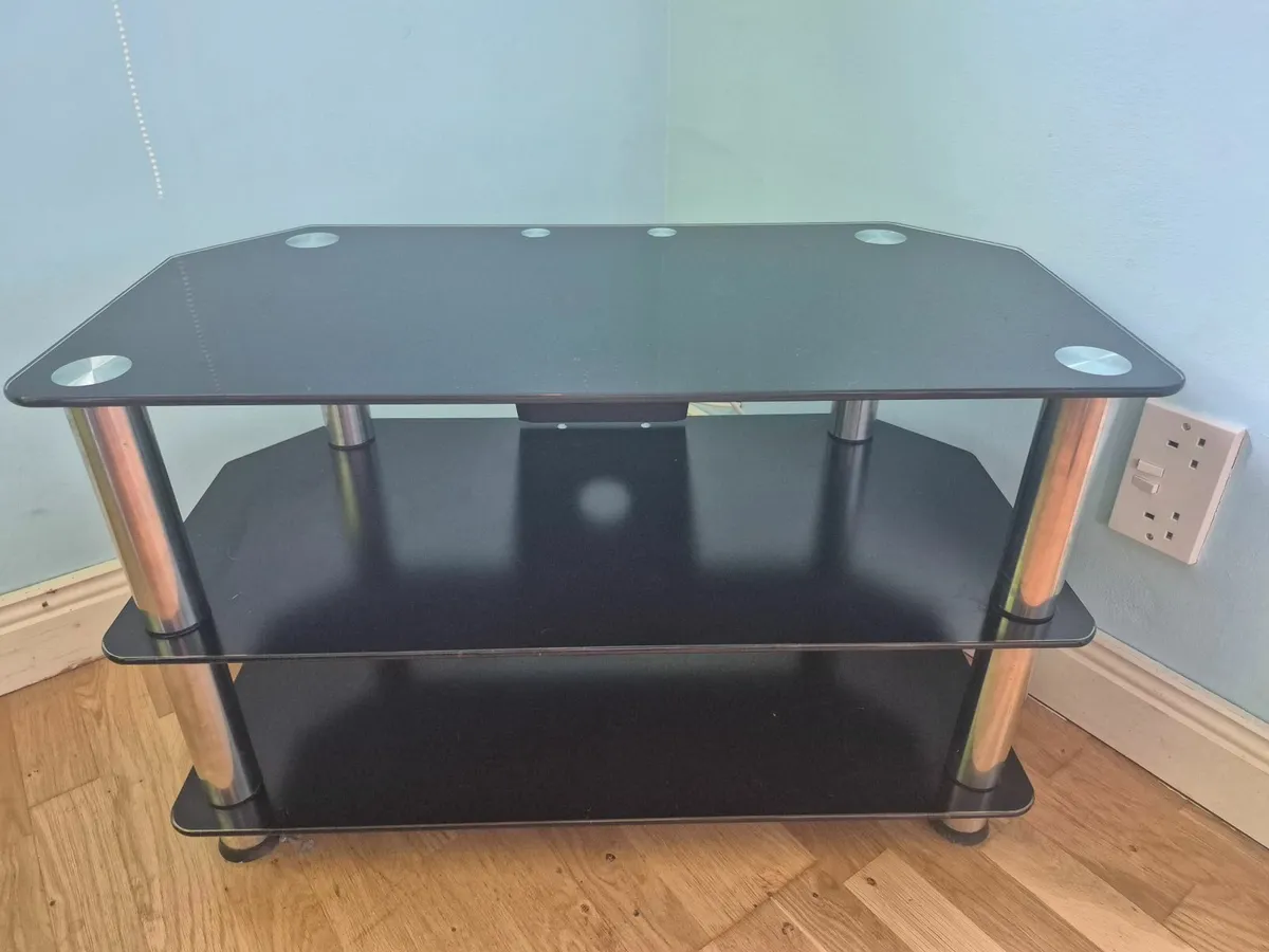 TV stand - Image 1