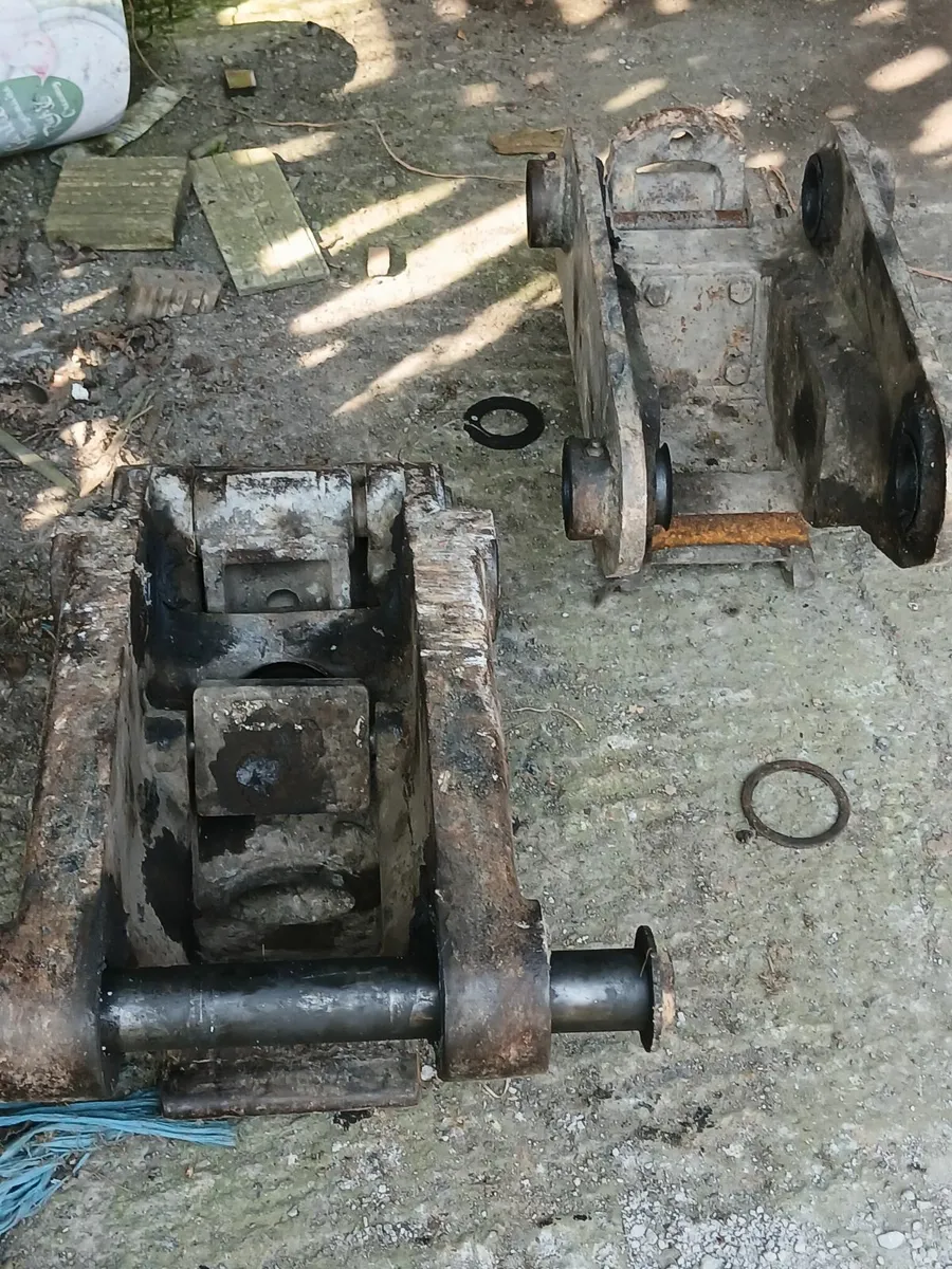 jcb buckets and fronth wheels - Image 3