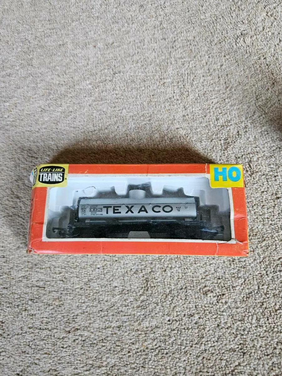 Hornby Lifeline HO scale Texaco Tanker - Image 1