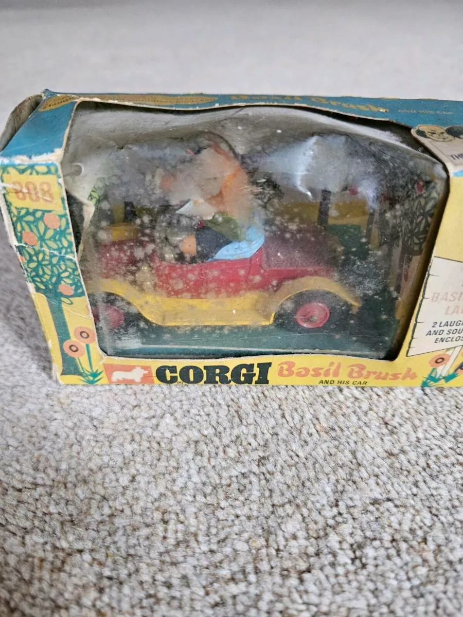 Corgi 1970's Basil Brush Car - Image 2