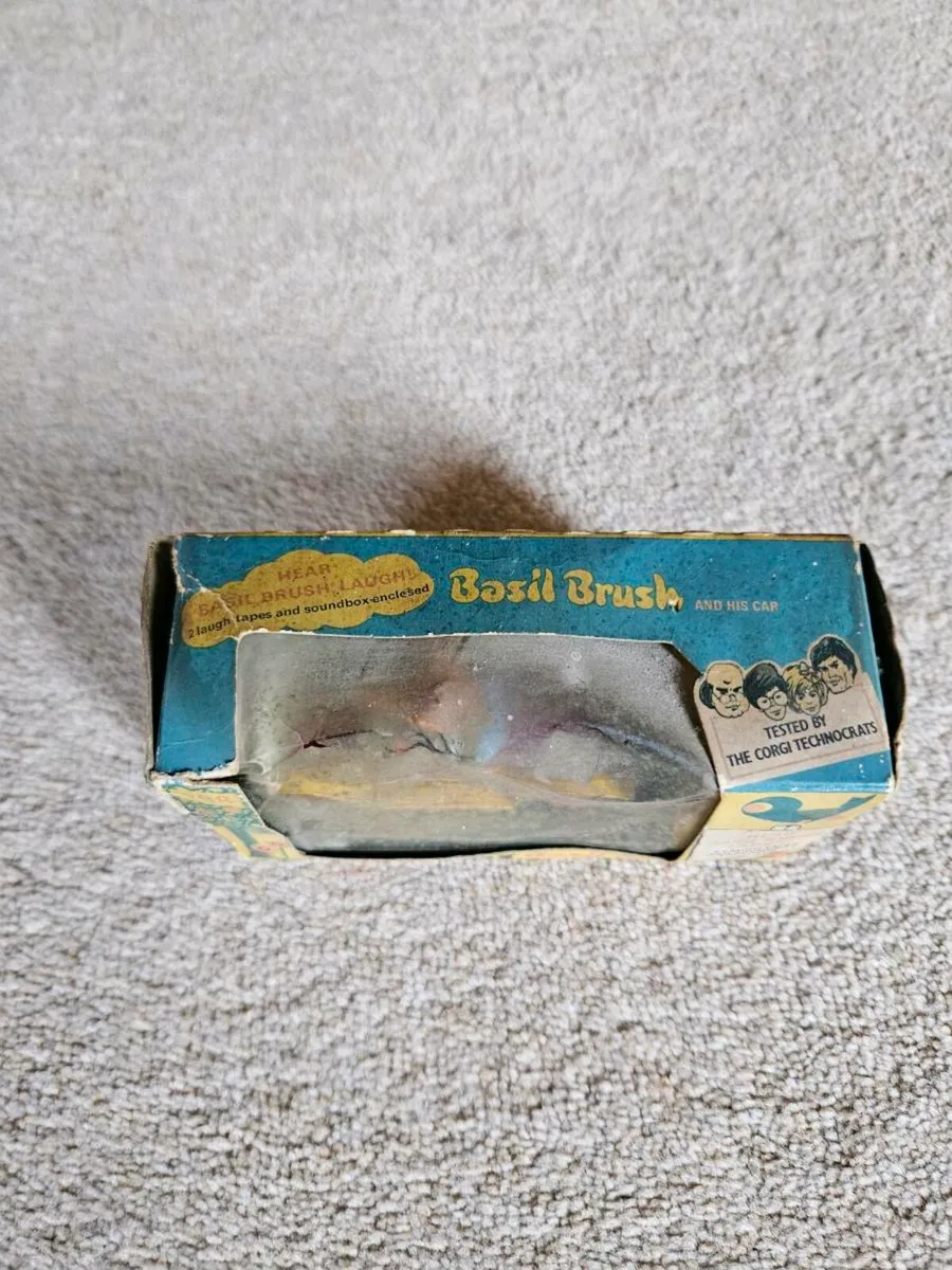 Corgi 1970's Basil Brush Car - Image 3