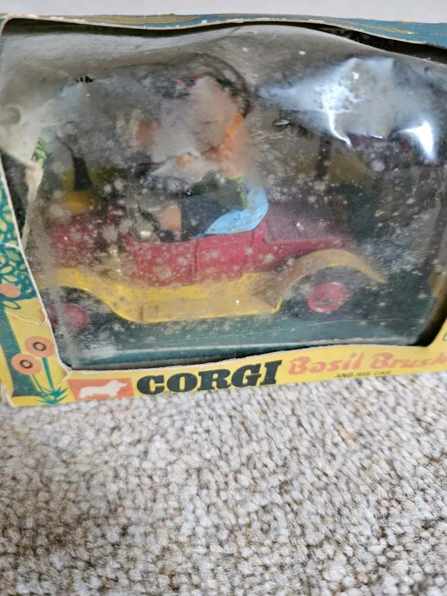 Corgi 1970's Basil Brush Car - Image 4