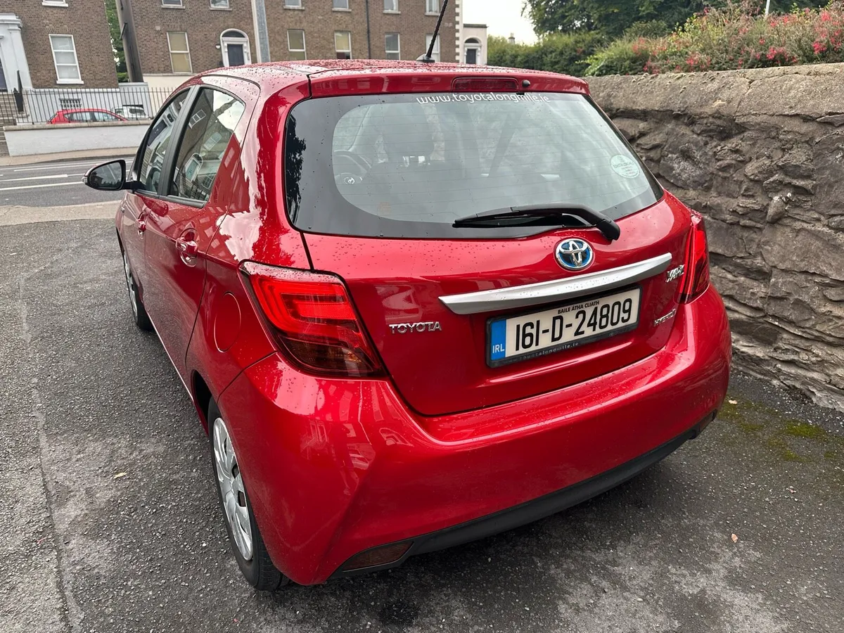 Toyota Yaris hybrid - Image 4