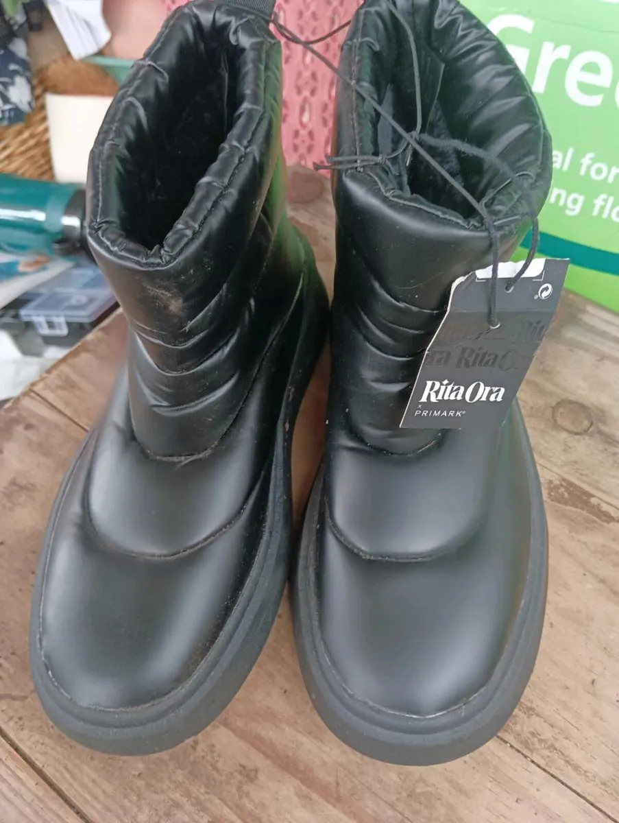 Beautiful new size 5 Rita ora boots fur lined - Image 1