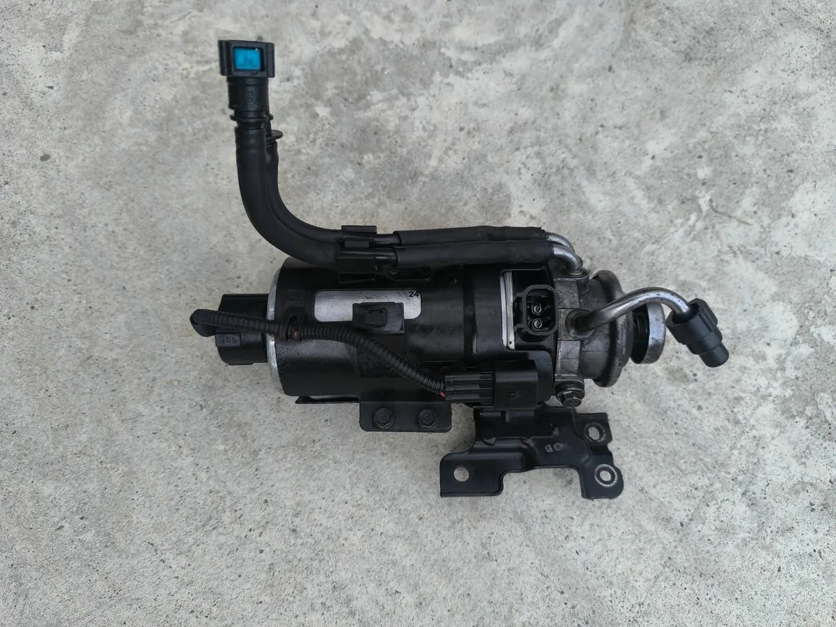 Car parts - Image 1