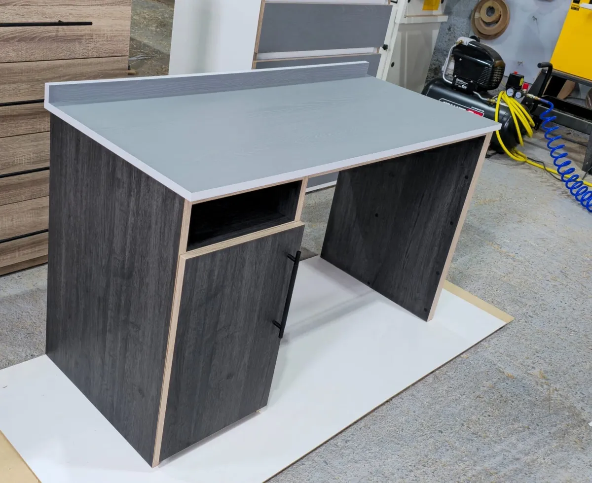Study desk - Image 1