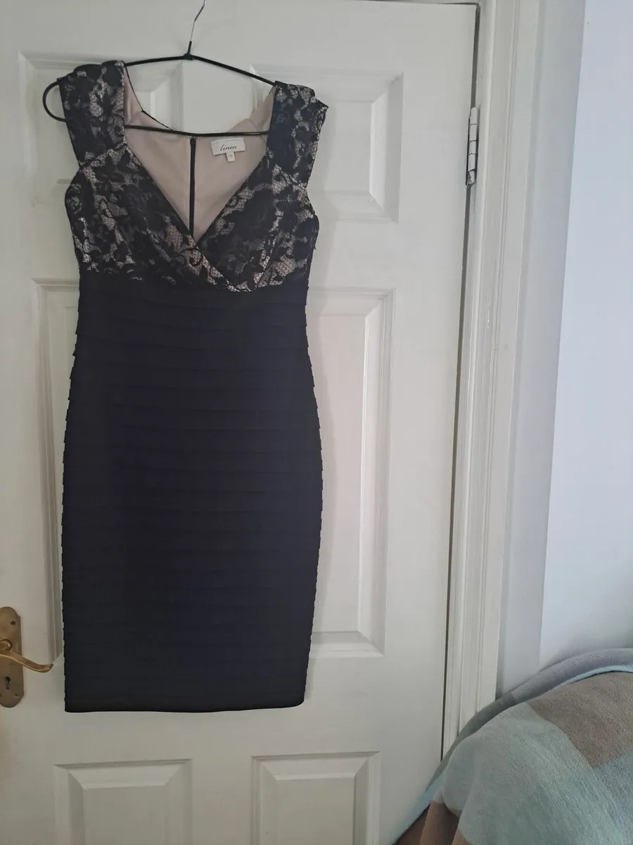 Black dress, very slimming - Image 1