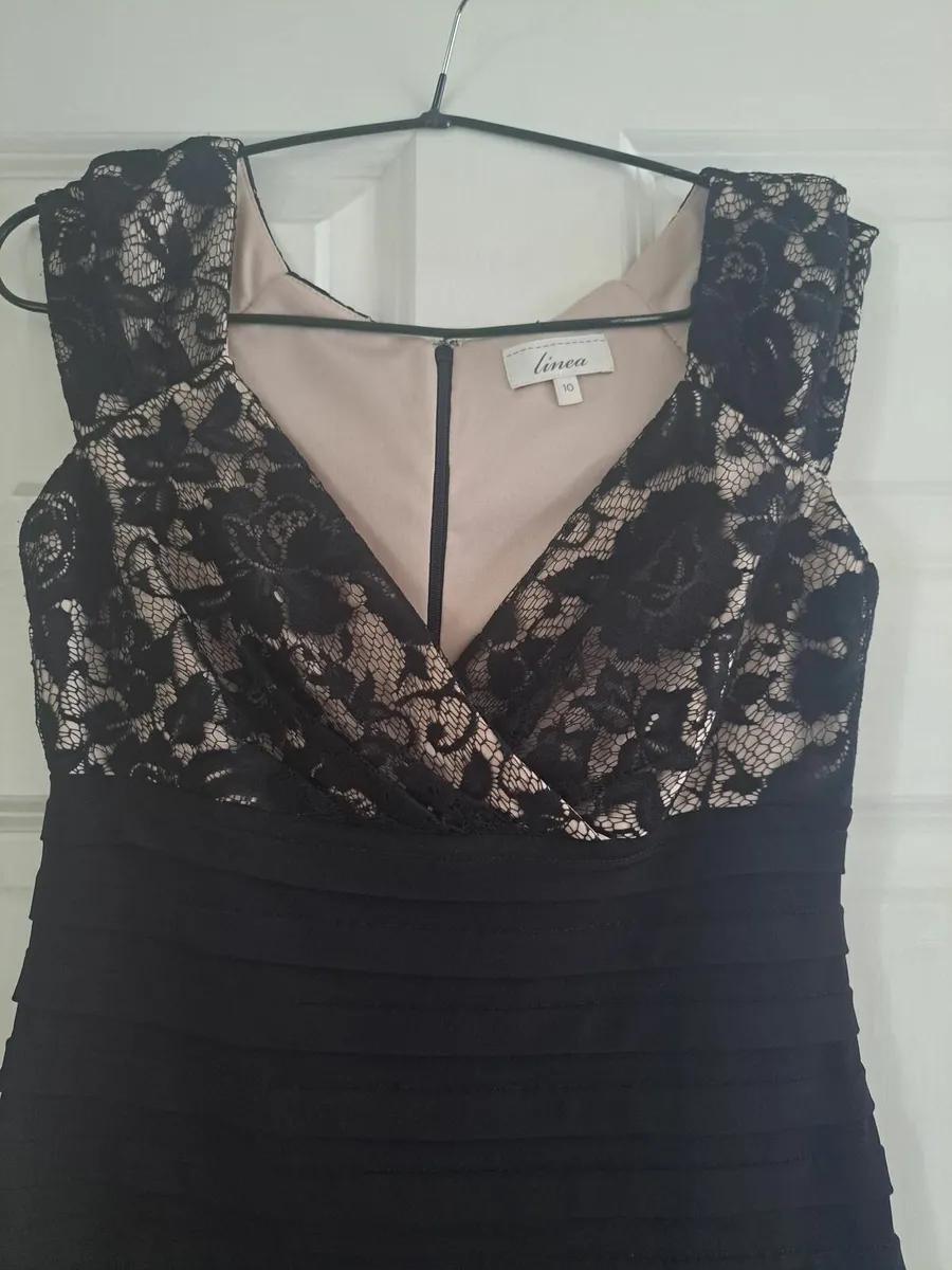 Black dress, very slimming - Image 2
