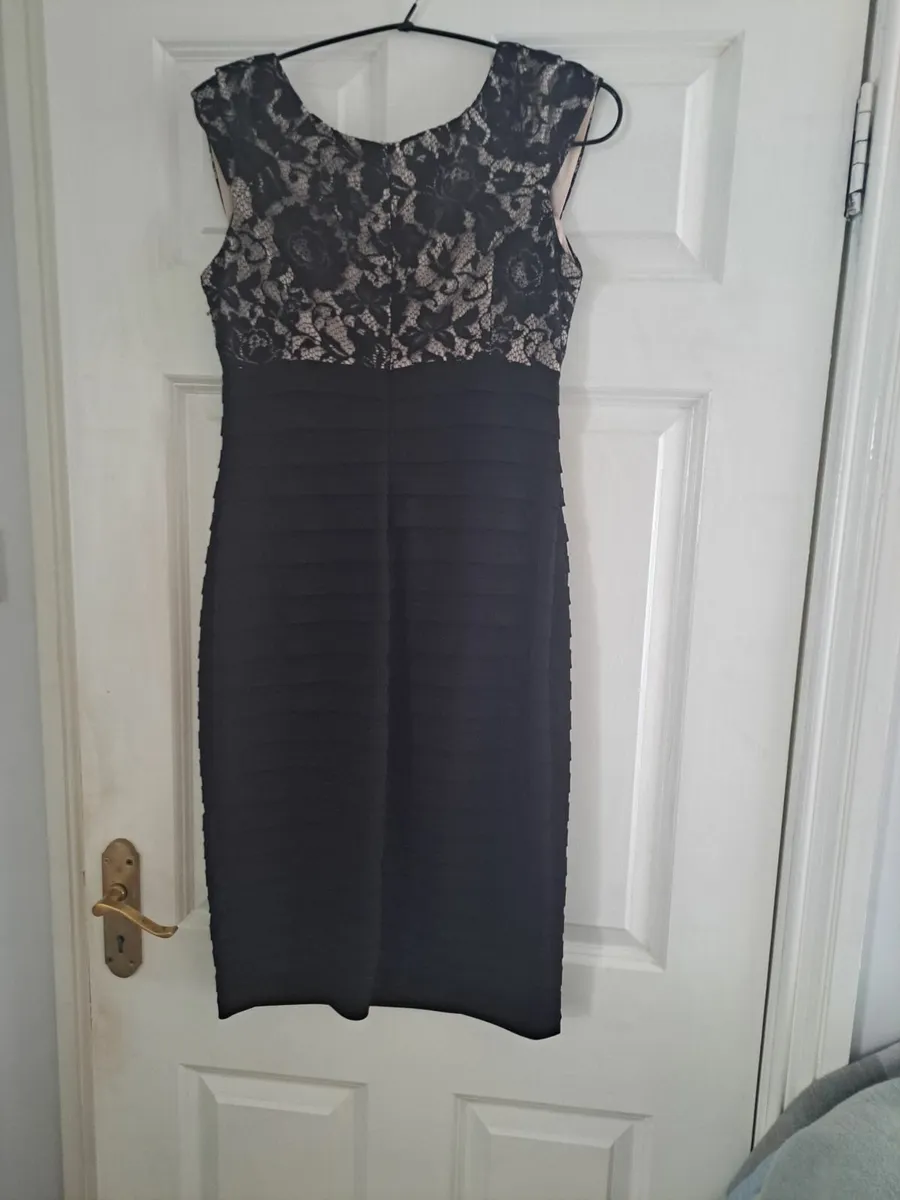 Black dress, very slimming - Image 3