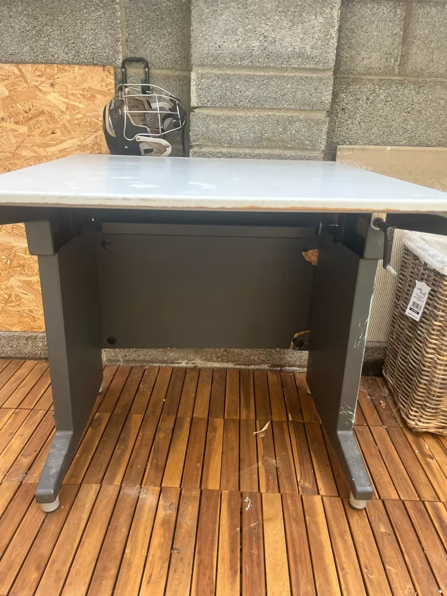 Study table - Image 1