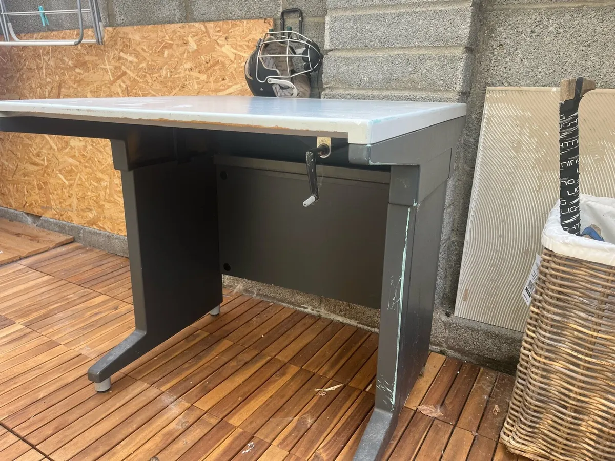 Study table - Image 3