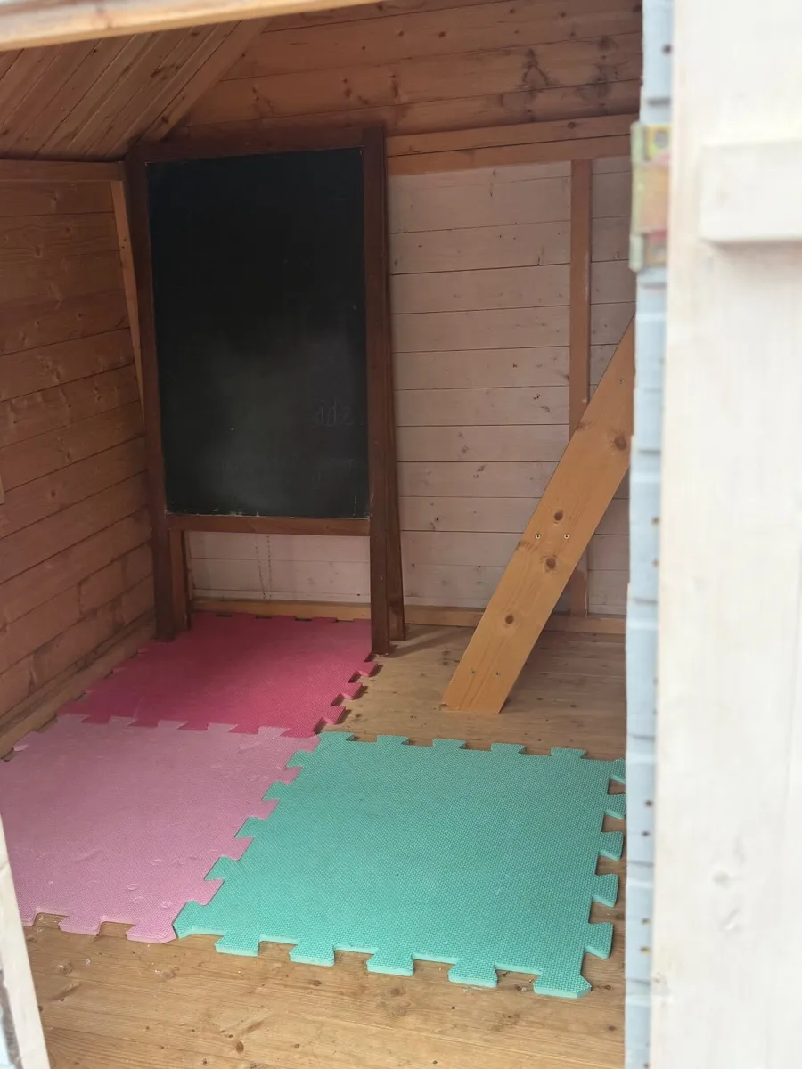 Henesseys timber kids play house - Image 3