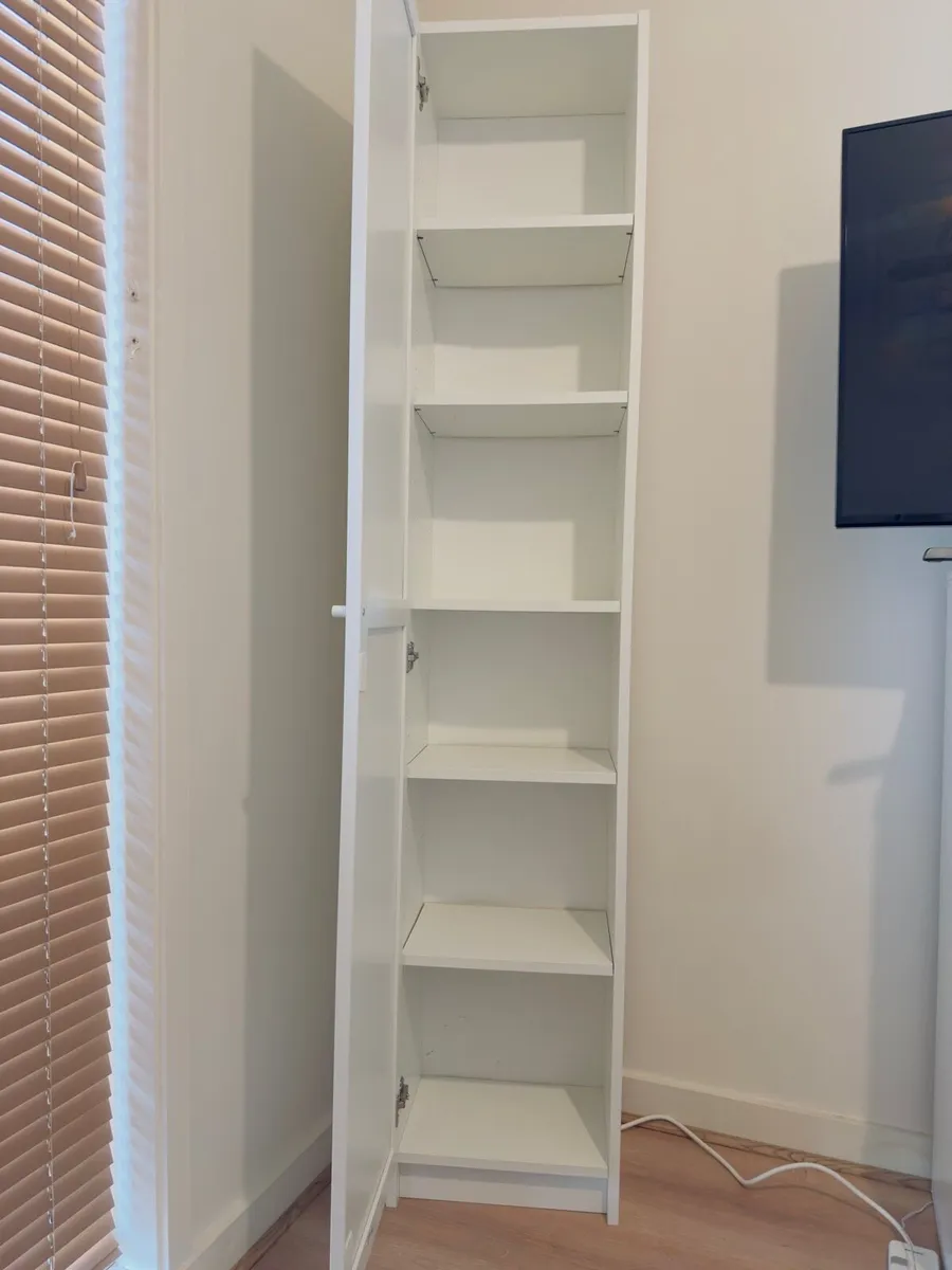 Single door cabinet - Image 1