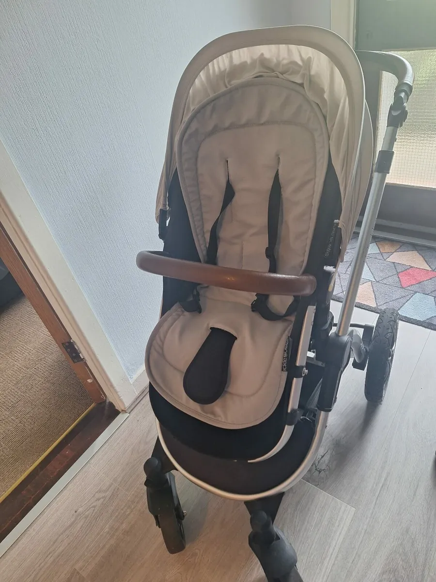 Ickle Bubba buggy and car seat - Image 4
