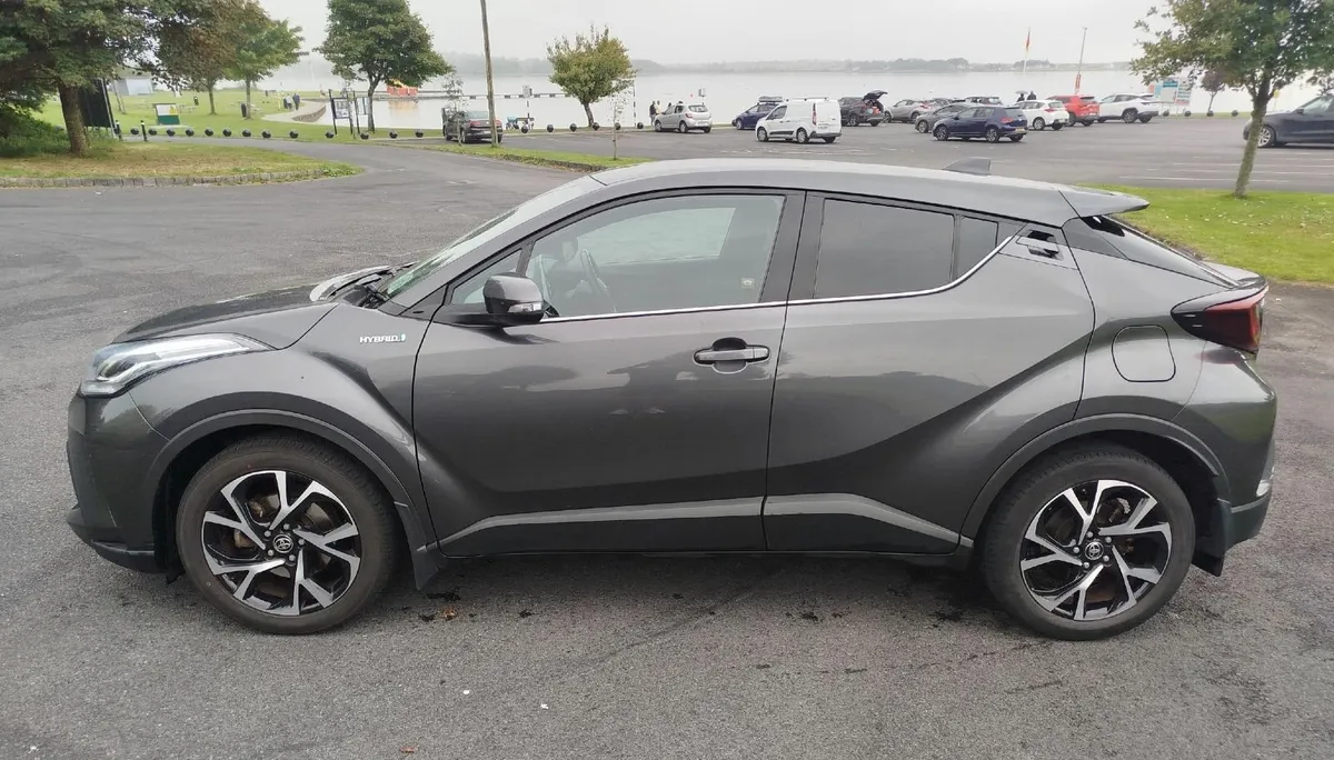 Toyota C-HR 1.8 Hybrid Sport - Image 4