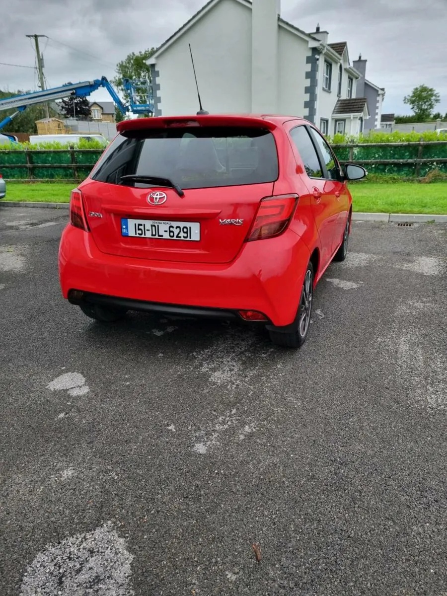15 Toyota yaris - Image 4