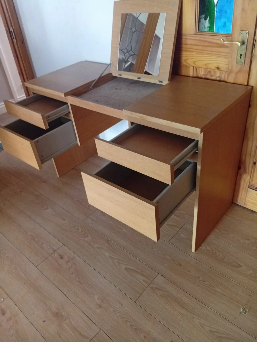 Universal Quality desk dressing table - Image 3