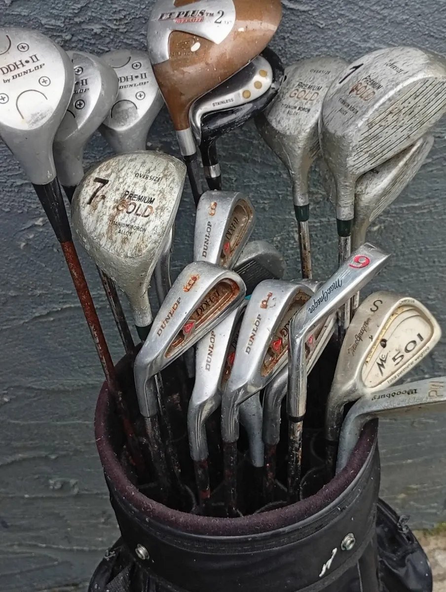 Golfing - Image 1