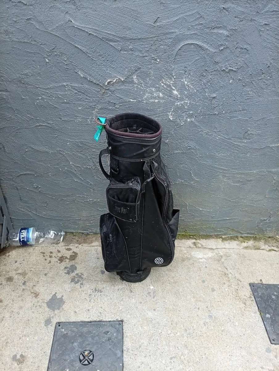 Golfing - Image 4