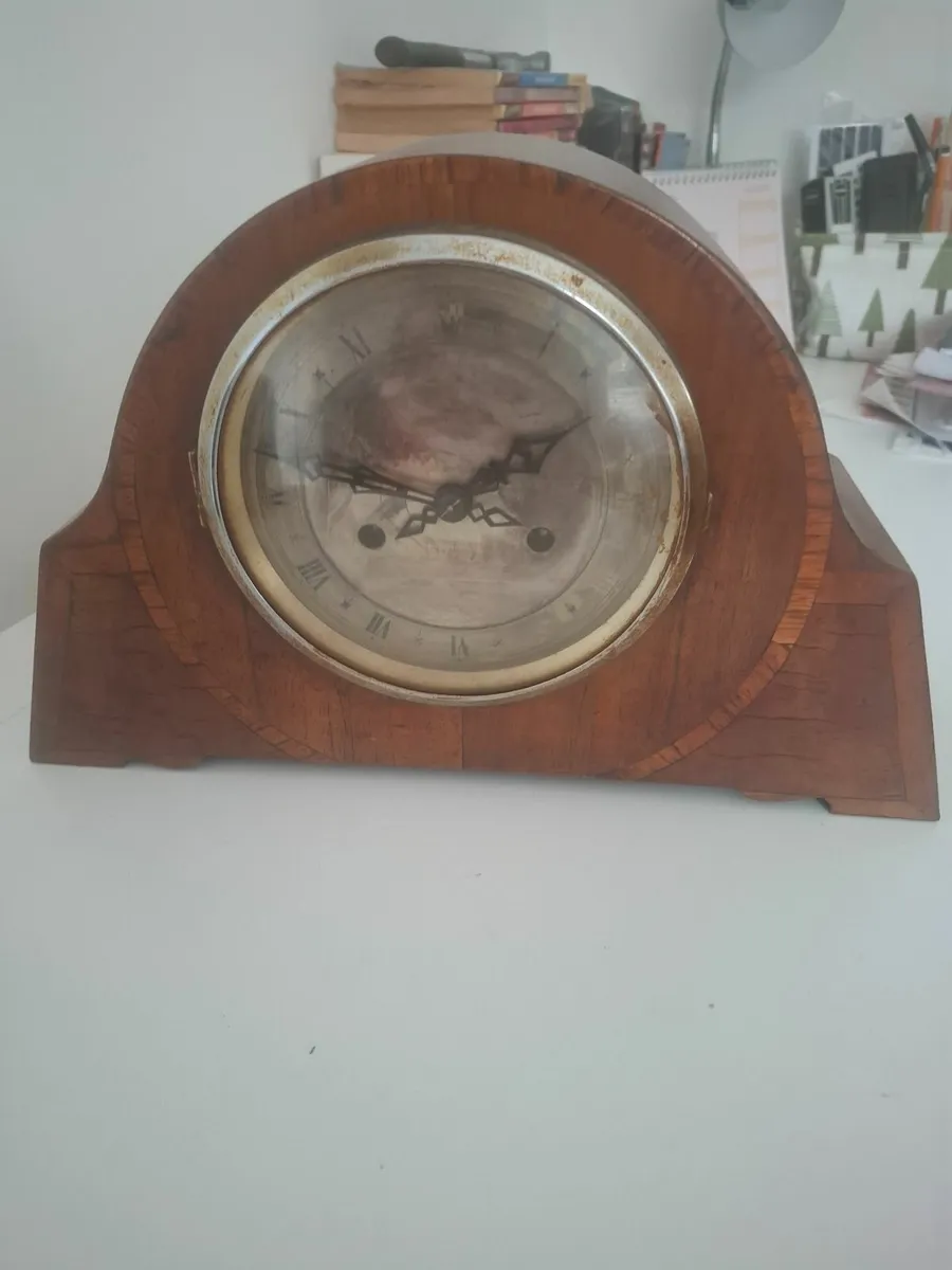 Old singer sewing machine an clock - Image 4