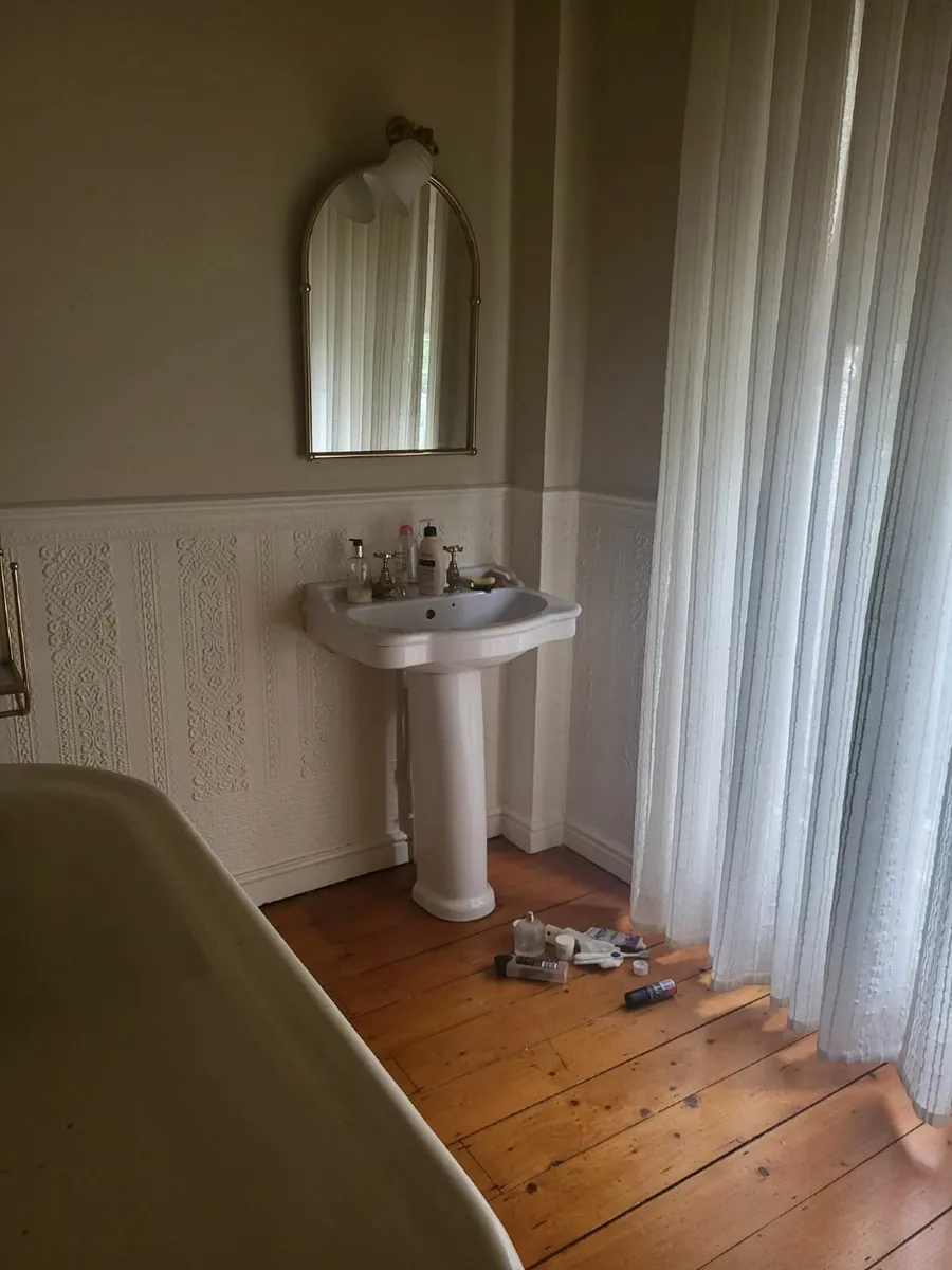Antique style bathroom sink - Image 2