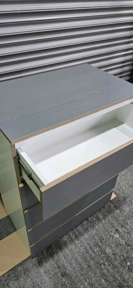 Chest of drawers - Image 2