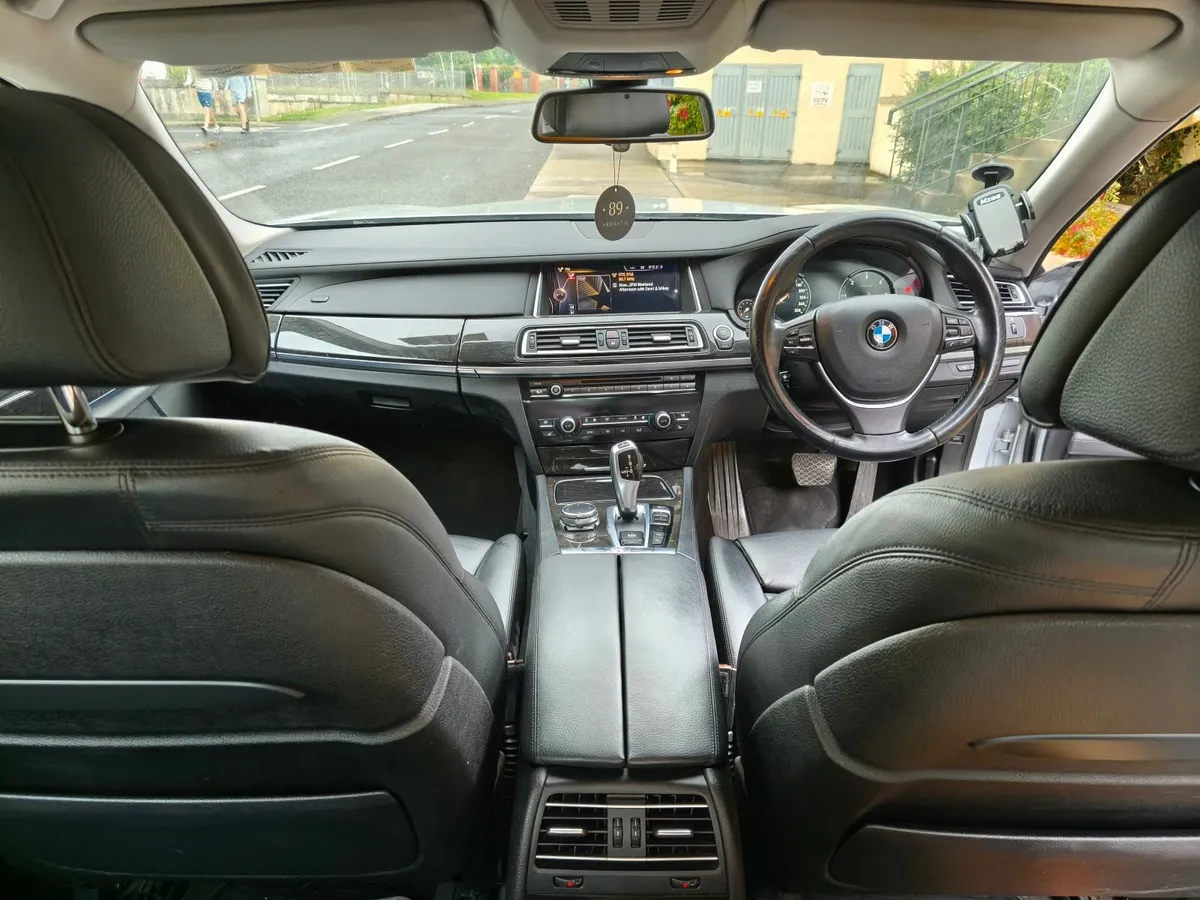 BMW 7-Series 2015 - Image 3