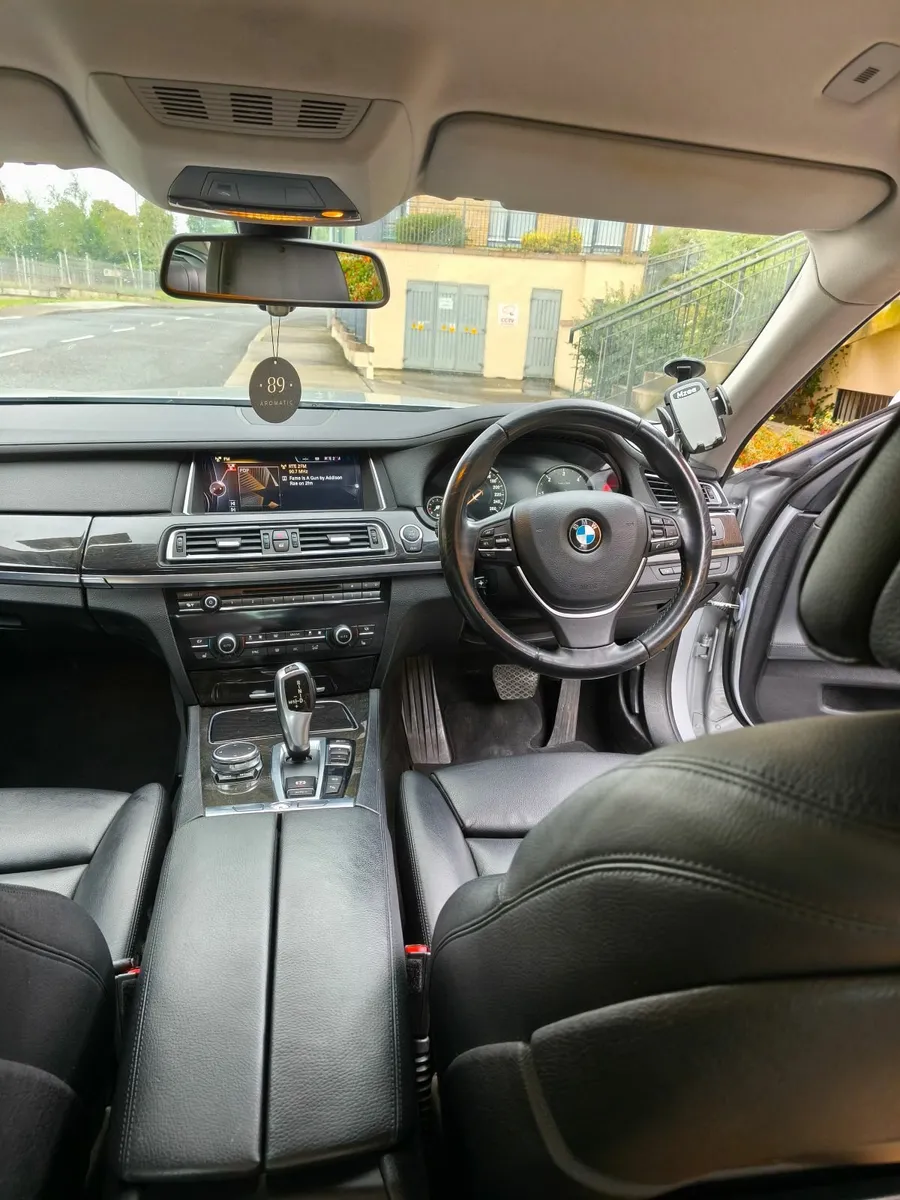 BMW 7-Series 2015 - Image 4