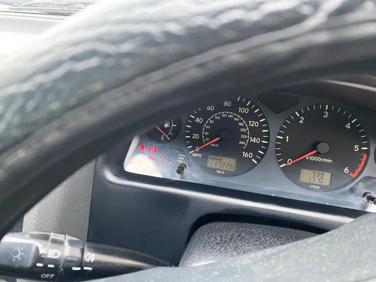 Toyota Avensis 1998 - Image 3