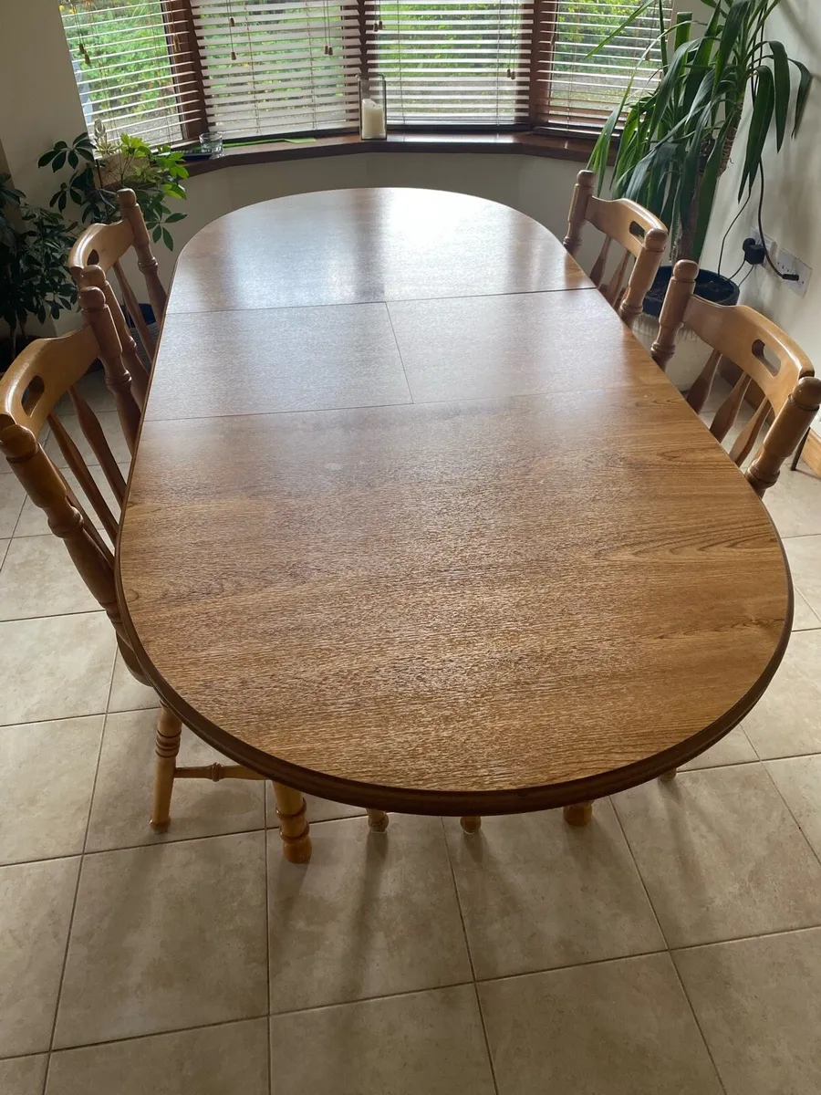 Table and chairs - Image 1