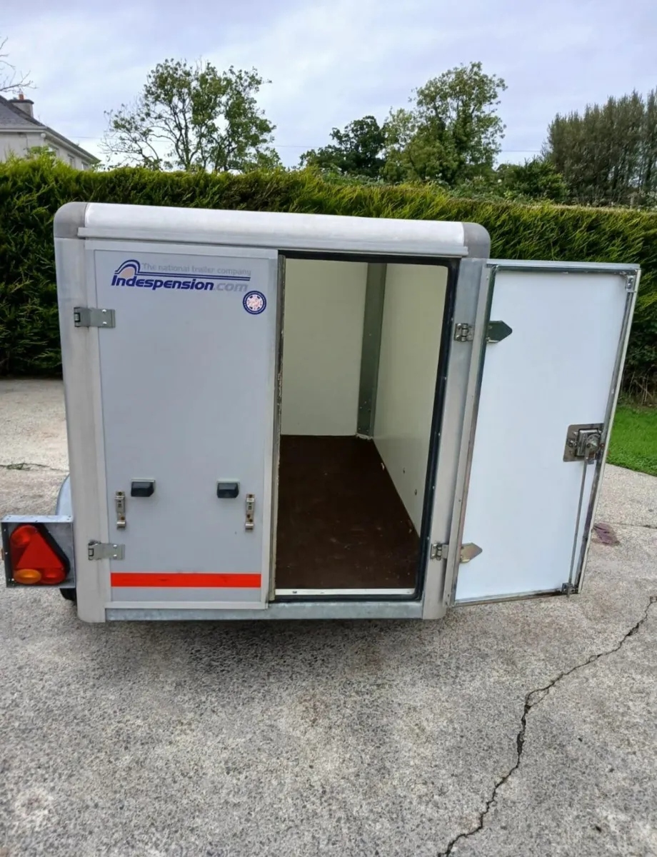 Trailer - Image 1