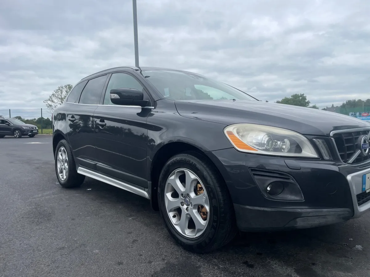 Volvo XC60 2010 automatic - Image 1