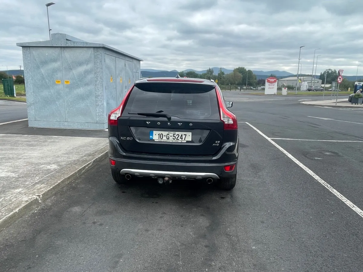 Volvo XC60 2010 automatic - Image 3